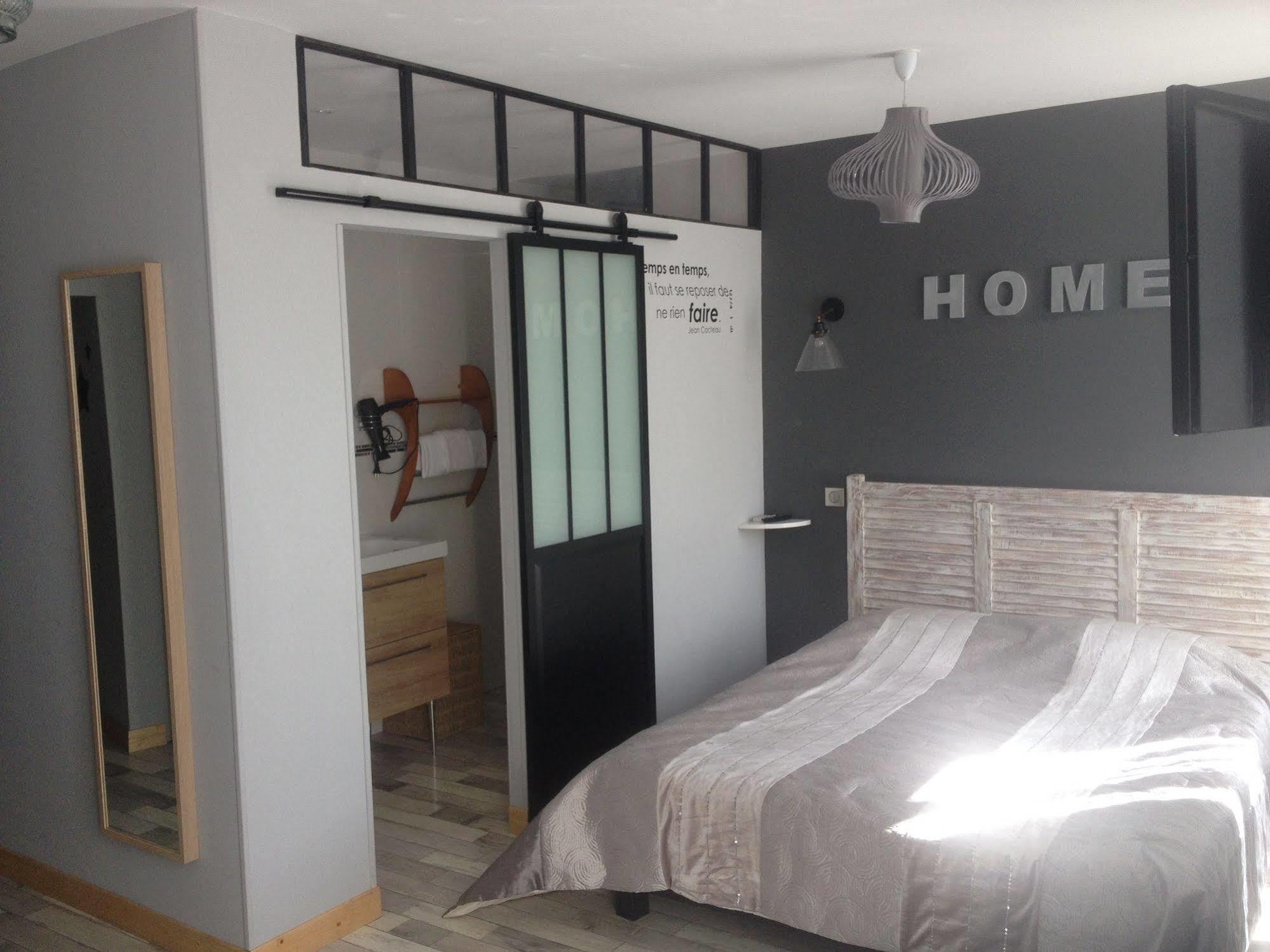 מונטיניאק Hotel Le P'Tit Monde מראה חיצוני תמונה
